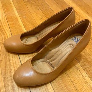 Thick heel leather camel color shoes